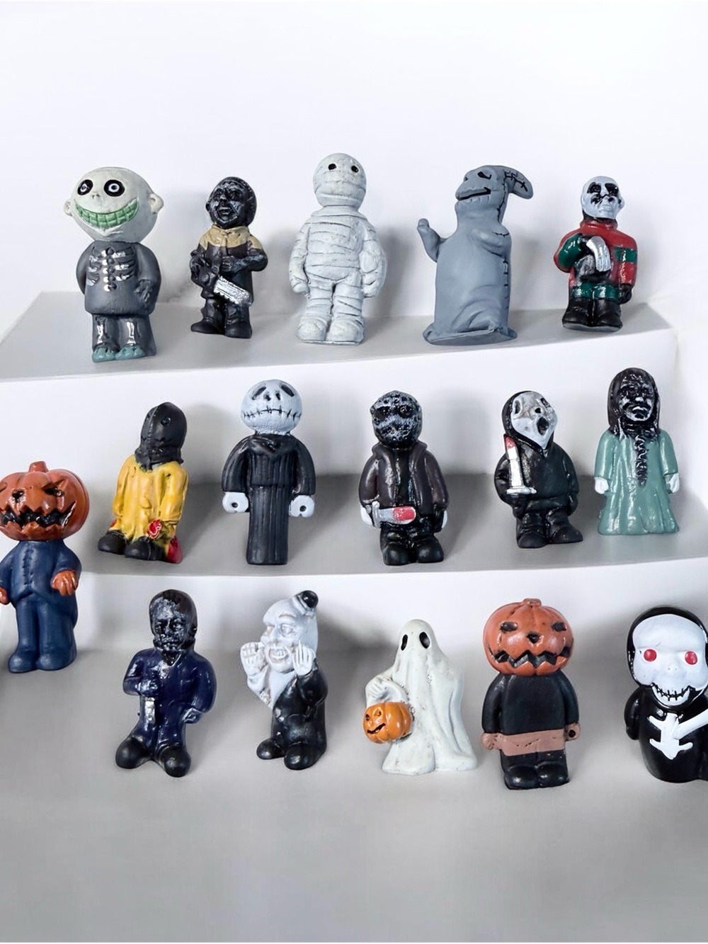 Halloween Mini Figurine-Random Set of 2 - Assorted Colors Kids Toys
